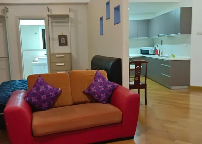 Regalia Suite 20-02